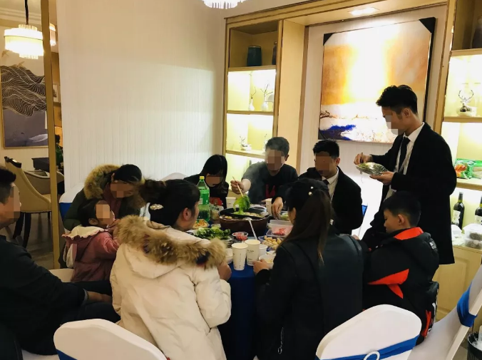 暖冬火鍋宴熱辣開席，老友變新鄰，理想開涮！